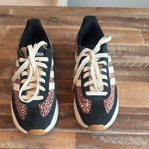 adidas Women’s Black & Leopard Print Casual Sneakers
